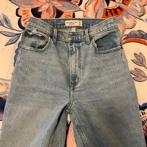 Abercrombie 90’s Straight Ultra High Rise Jeans